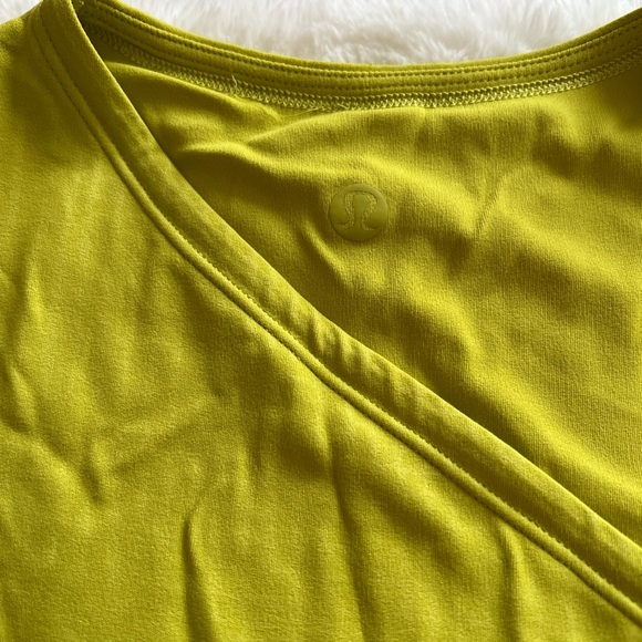 Lululemon lab Asymmetrical Long Sleeve Bodysuit. Yellow Serpentine. - Picture 2 of 4